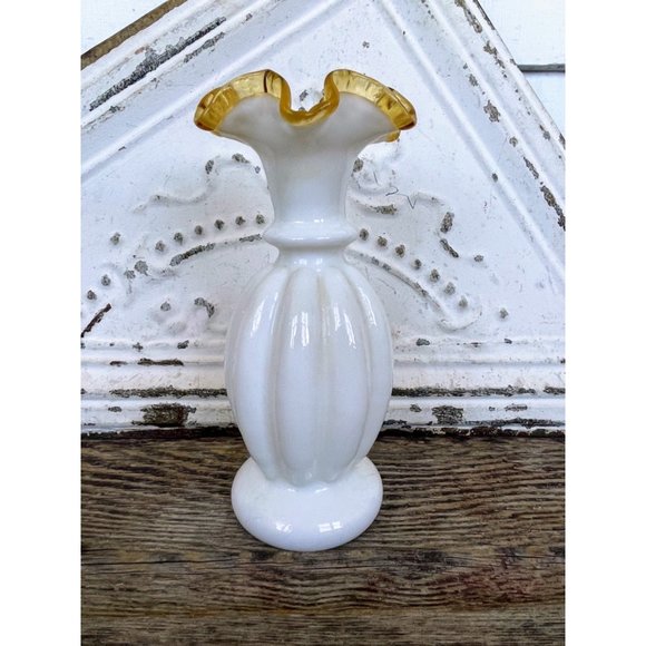 Vintage Fenton Melon Hold Crest Milk Glass Ruffle Crimped Vase - Picture 9 of 11